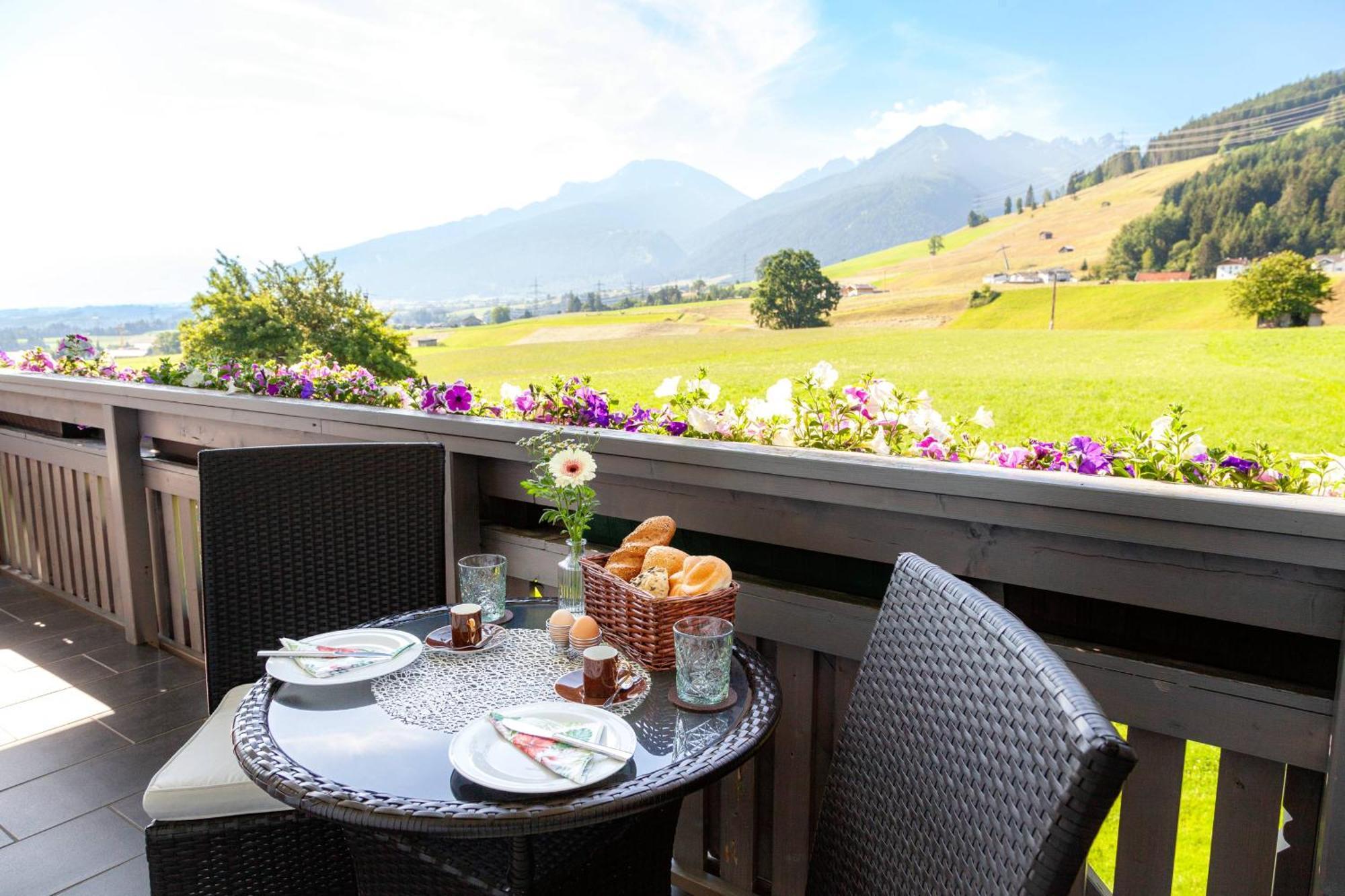 Gaestehaus Weber Oberperfuss Exteriör bild