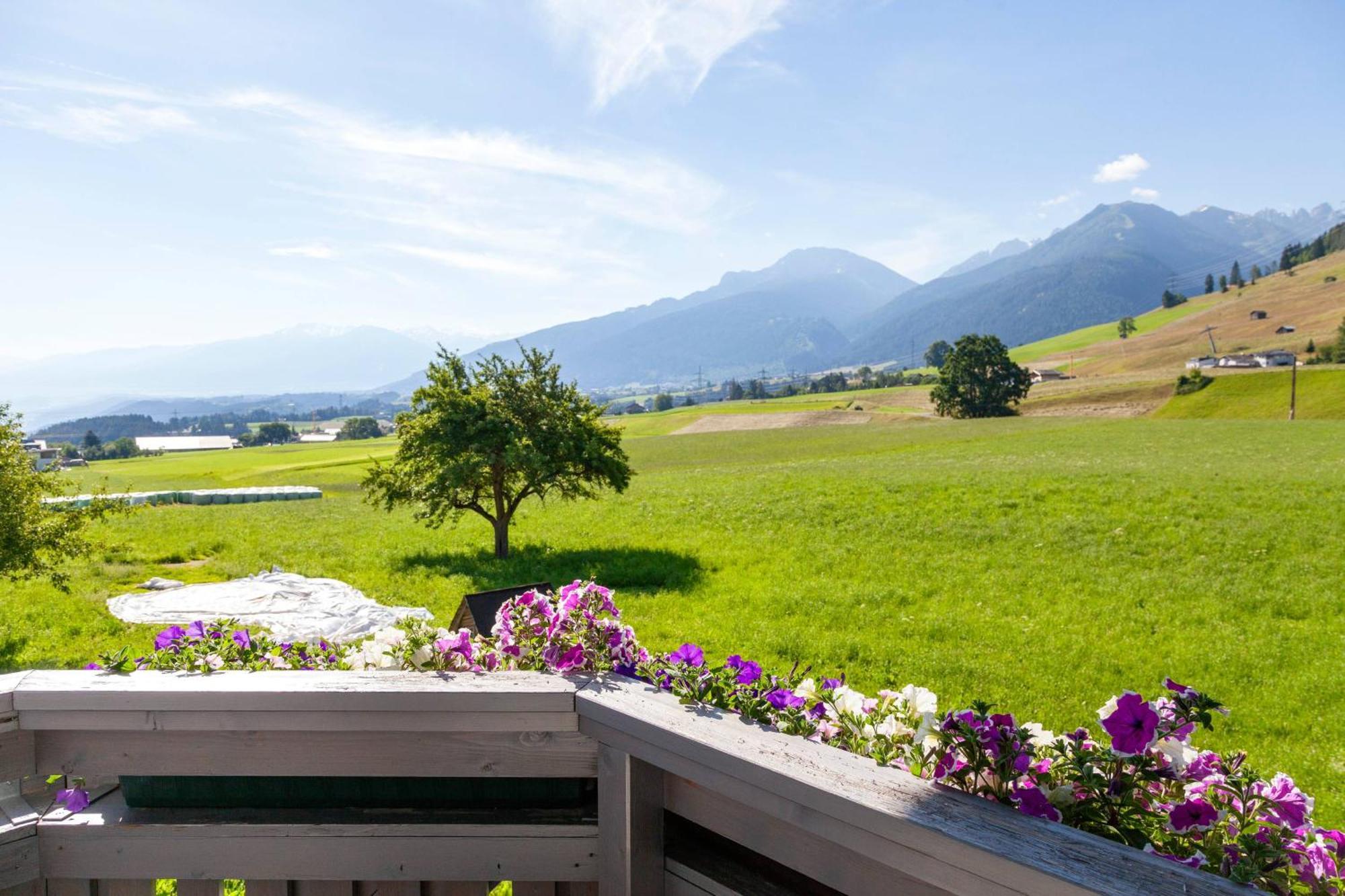 Gaestehaus Weber Oberperfuss Exteriör bild